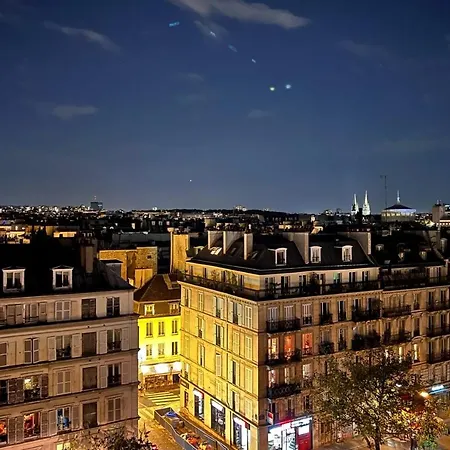 Typical Parisian Studio Under The Roofs Of * Párizs